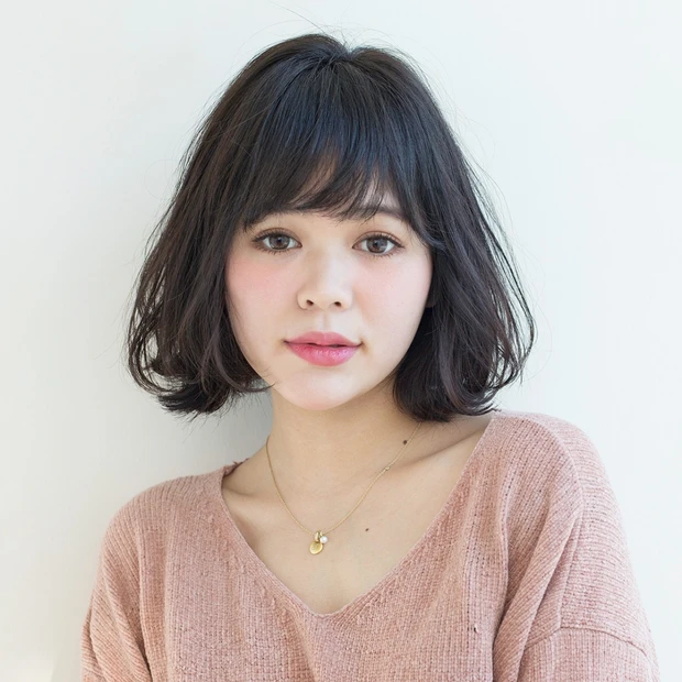 大人カジュアルなおしゃれボブは、重めシルエット×ふんわり毛先がカギ