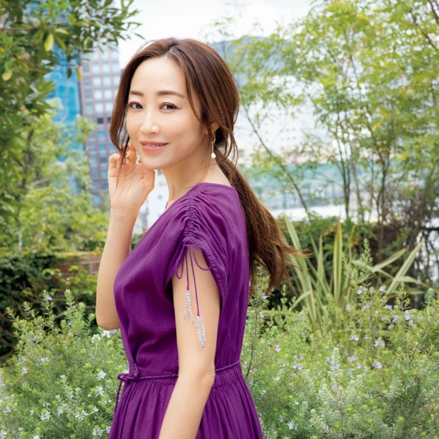 神崎 恵流サマードレスの着こなし方♡ メイクの決め手はベージュリップ