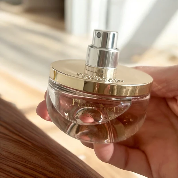 フローラノーティス ジルスチュアート オードパルファン デザイン