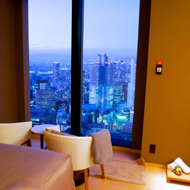 天空のスパ@CONRAD OSAKA夕焼けと夜景を眺め寛ぐ。