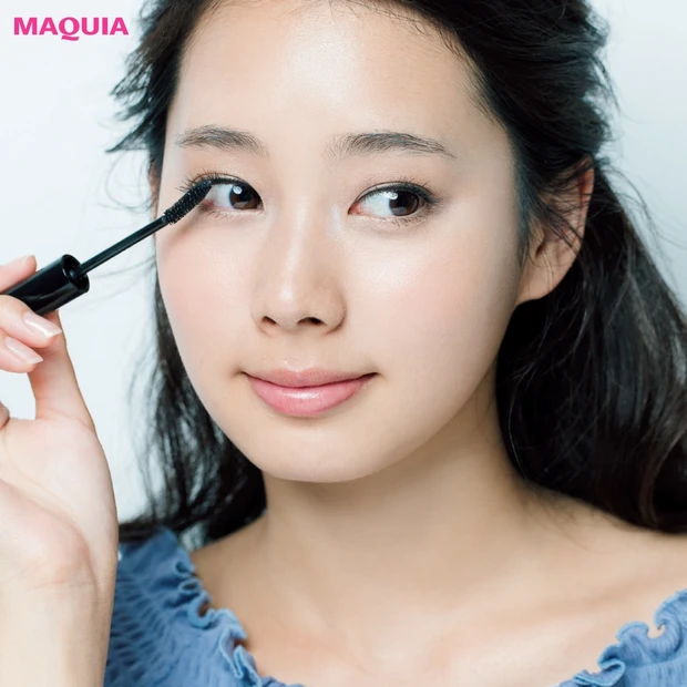 マスカラブラシを思い切って30度曲げる!? ちょっとの工夫で劇的目元美人…