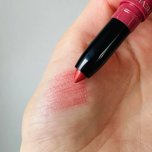 MAQUIA インフルエンサー ARISA レブロン シアーバームクレヨン