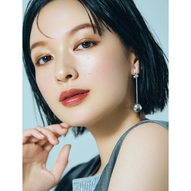 【6位】秋のトレンドメイクを解説。オフィスOKなラメ使いに注目!【秋新色コスメ2023】