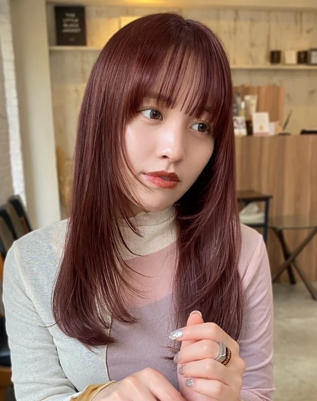 ヘアカタログ　ロング　ロングヘア　前髪あり　スタイリング