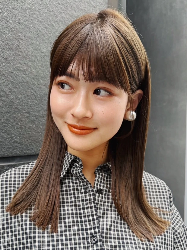 髪型　セミロング　切りっぱなし　ワイドバング　ストレートヘア　サイド