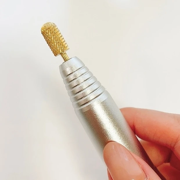 【セルフネイル派におすすめ】ジェルネイルの必需品“プチトル”でオフの時短が可能に！ジェルネイル初心者にもおすすめしたいネイルマシン_4_2