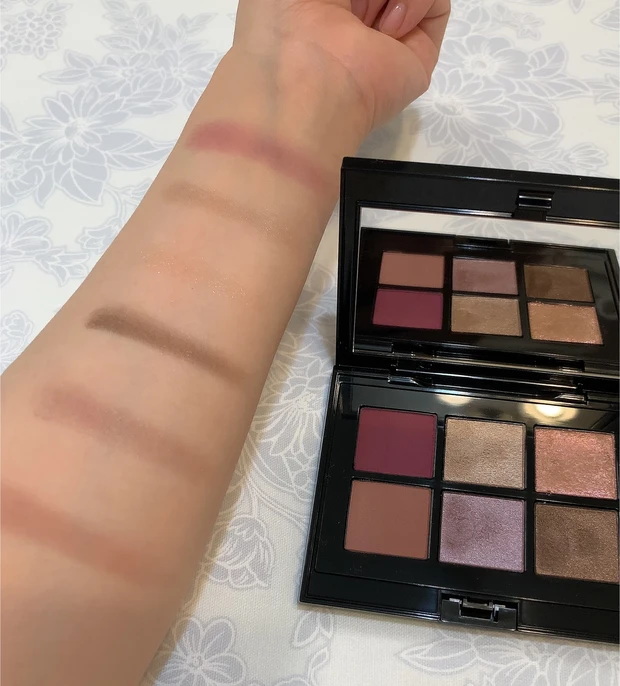 アディクションのコンパクトアディクション“センス オブ クラリティ”103のスウォッチ