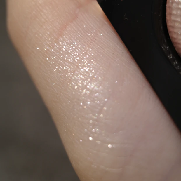 【イエベ秋が選ぶおすすめコスメ】一軍ラメアイシャドウ4選🌟
_3