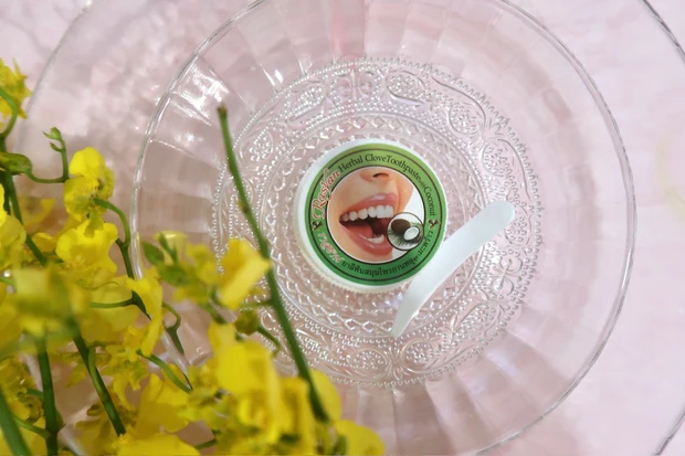 Rasyan  Herbal Clove Toothpaste with COCONUTのパッケージ