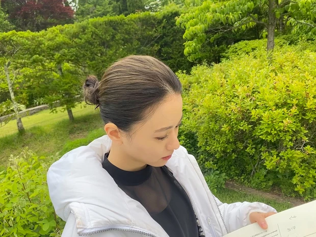 山本舞香 金田一少年の事件簿 オフショット 台本チェック