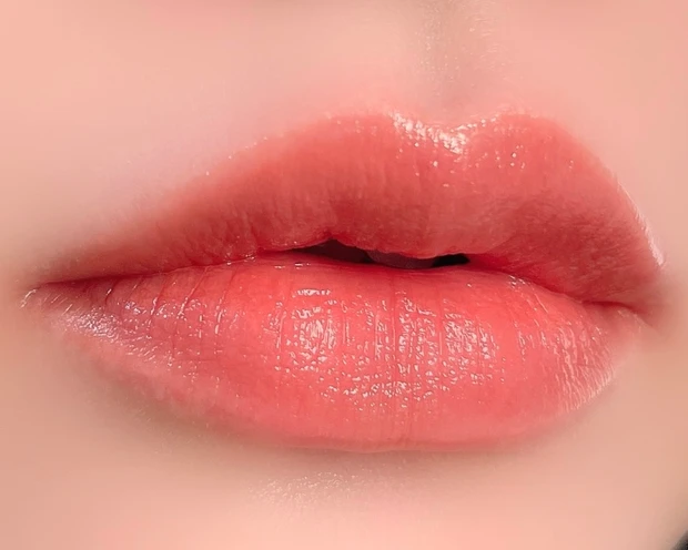 Laka(ラカ) ボンディング グロウ リップスティック 205 マルド 塗布 韓国コスメ