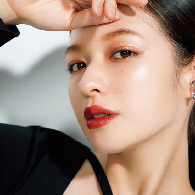 ギラギラシャドウを取り入れて! プチプラコスメで旬顔になれるコツを解説