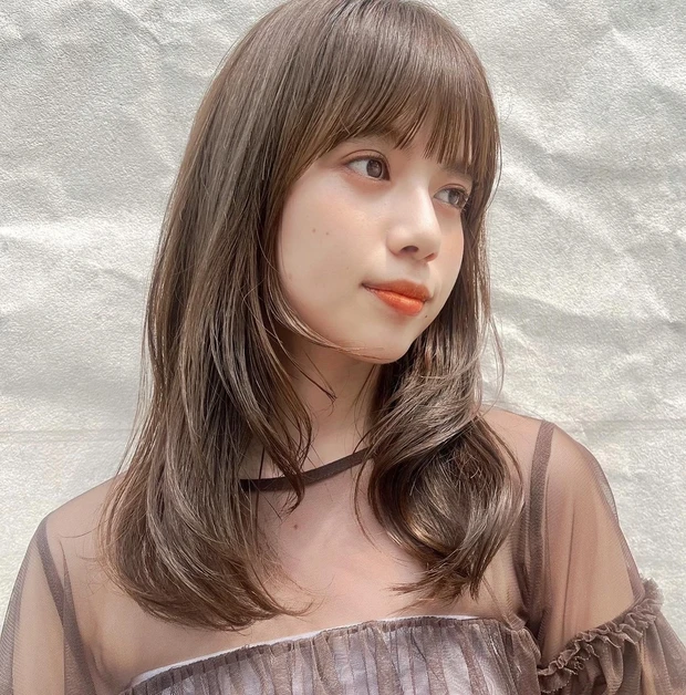 ミディアム ヘア 髪型 ヘアスタイル 前髪あり ヘアカラー