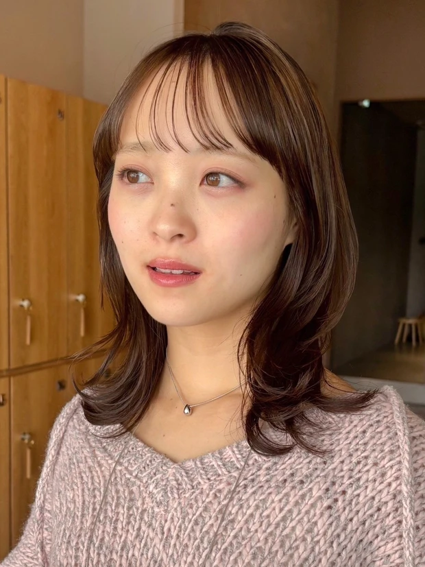 髪型　ミディアムレイヤー　ミディアムヘア　小顔ヘア　サイド