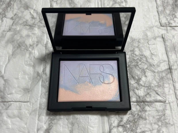 バズり確定！発売前から話題のNARSのリフ粉からマーブルカラーが登場！！【NARS ライトリフレクティング プリズマティックパウダー
03878】_1