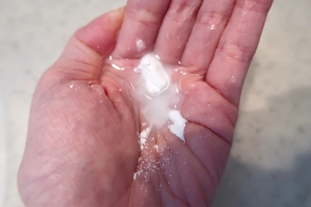 オバジC  酵素洗顔パウダーは水に触れることで効果を発揮