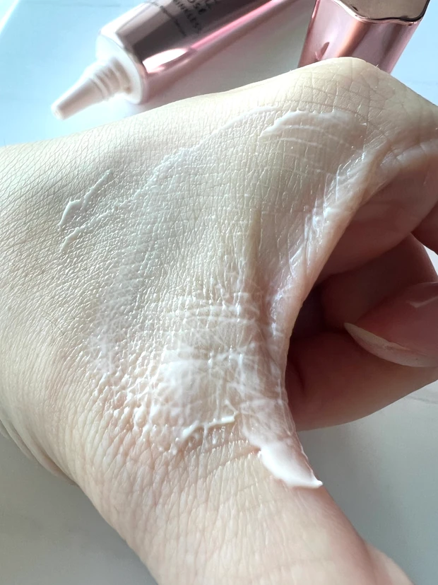 【ONE BY KOSE】押し返すハリ感!ザ リンクレス Wでシワケア_2