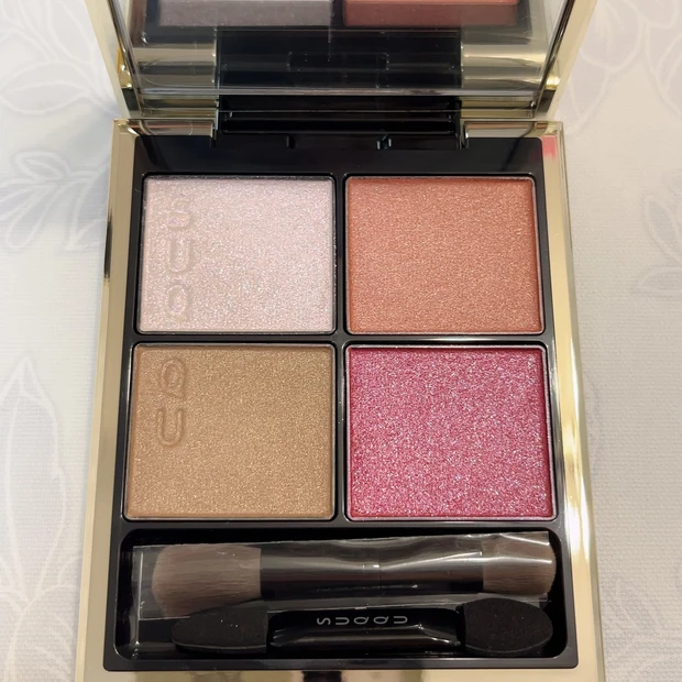 SUQQUのシグニチャー カラー アイズ120の寄り