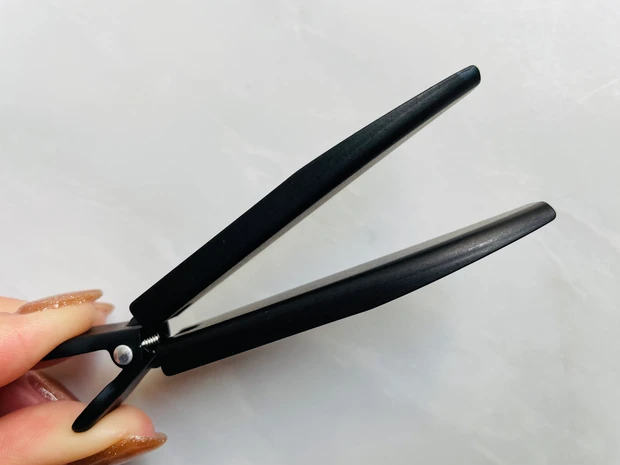 HAUMのボリュームピンセット