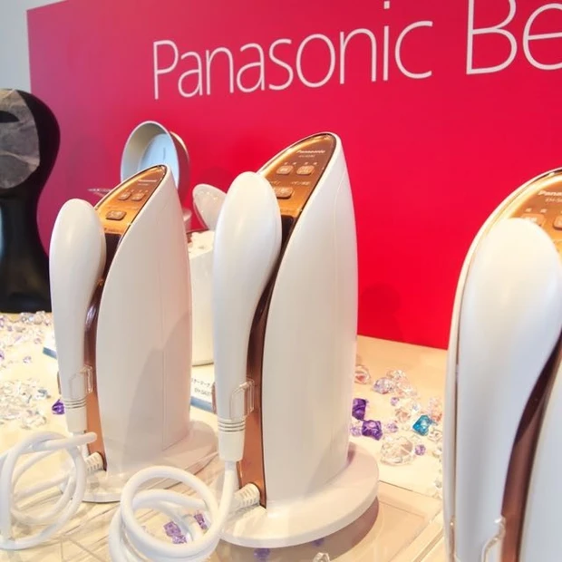 高濃度炭酸&温感の最新美容家電体験レポ。あてた後、頬はバラ色。短時間で本格ケアがイイネ!PanasonicBeauty炭酸イオンエフェクターEH-SG90(12月上旬新発売)