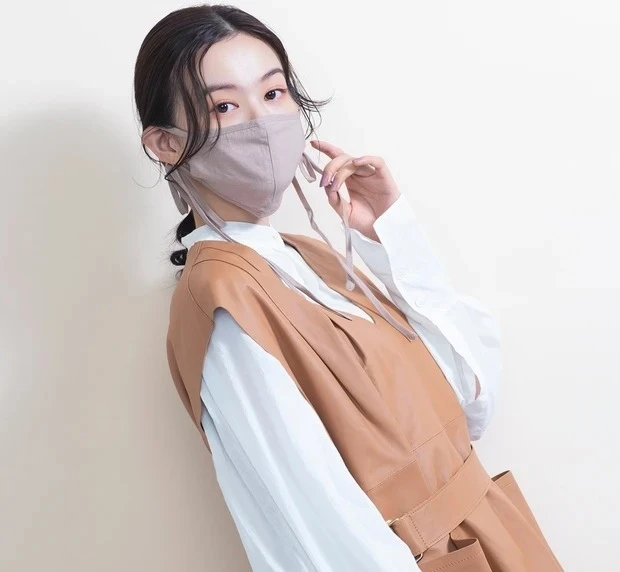【おすすめマスクメイク】リネンマスク_服とマスク、メイクのカラートーンを合わせて洗練感を