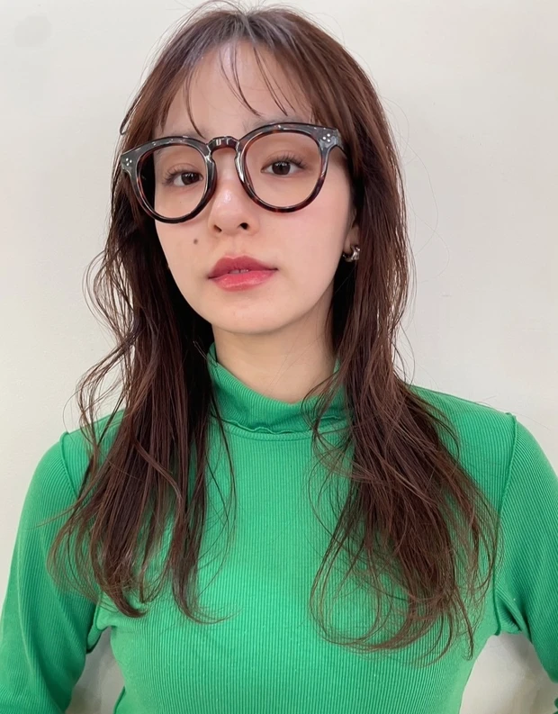 ヘアカタログ　ミディアム　ミディアムヘア　前髪あり　スタイリング