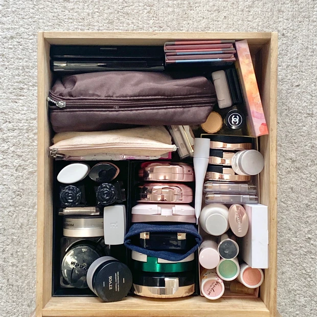 大公開！美容インフルエンサーのリアルな【コスメ収納】。無印良品・100均・IKEAのグッズを駆使して、化粧品をまとめるコツ。_3_2