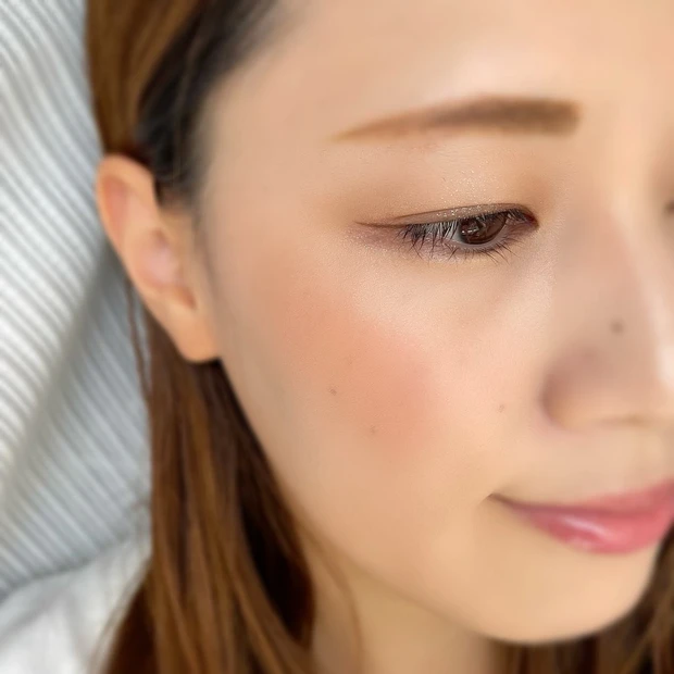 【MAQUIAインフルエンサーのオッス！推しコス】ついに定番化！ 話題のLUNASOL〝宝石アイシャドウ〟スウォッチ･メイク写真で徹底分析  ͗ ͗動画も有ります！_4_2