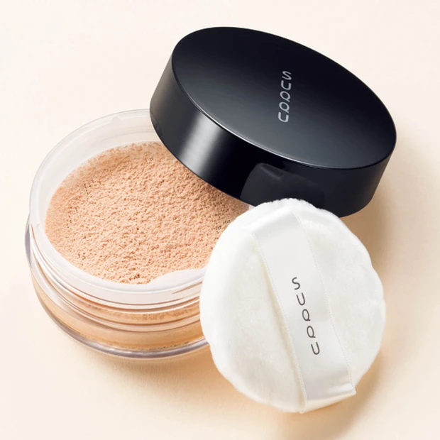 2026最新 ヘア＆メイク 長井かおりさんおすすめのパウダー SUQQU オイル リッチ グロウ ルース パウダー e 01