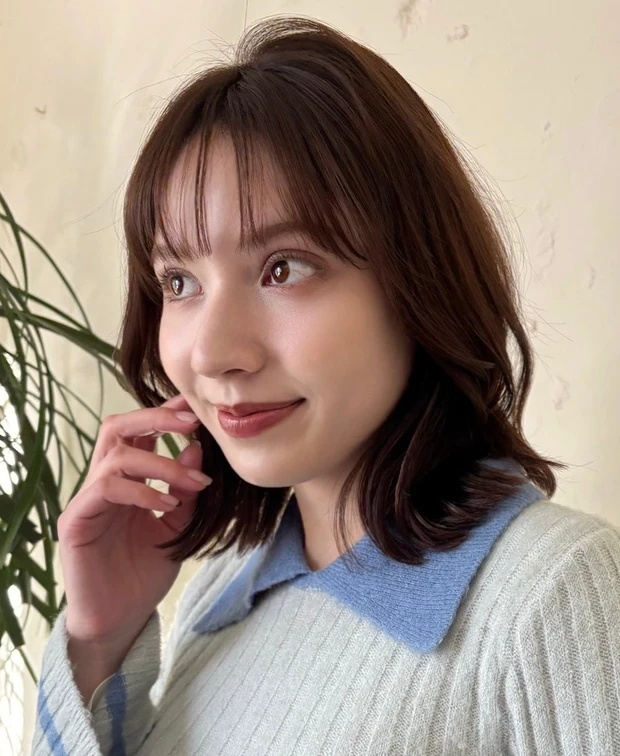 髪型　ミディアム　レイヤーミディアム　シースルーバング　前髪あり　サイド