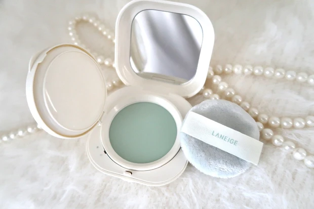 LANEIGE(ラネージュ)  ネオ エッセンシャル フィニッシュパウダーのパッケージ