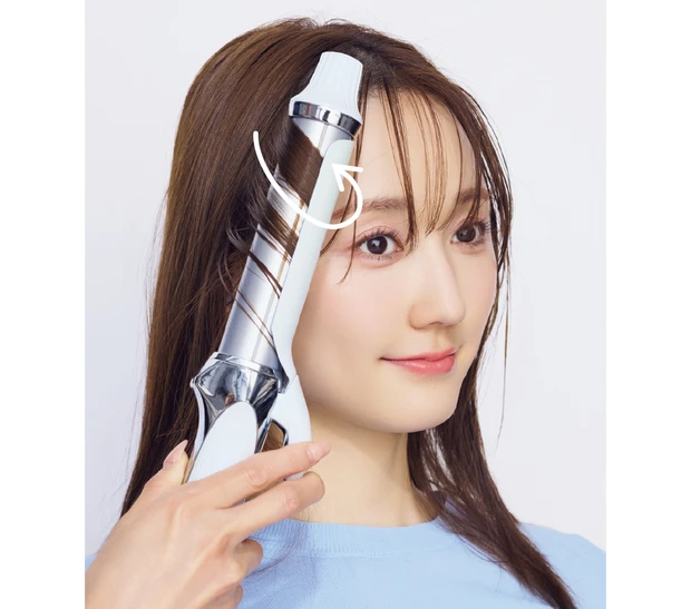 「リファカールアイロン プロ」使った多幸感×今どきニュアンス巻き 顔周りを内巻きに