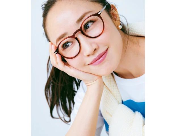 眼鏡はフレームの カーブに合わせて描くと◎