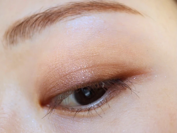 【クリスマスコフレ2021】ホリデーシーズンはチョコレートやキャンディーのような甘いメイクで♡ルナソルの限定パレット2色＆ネイル2色を比較！_5_2