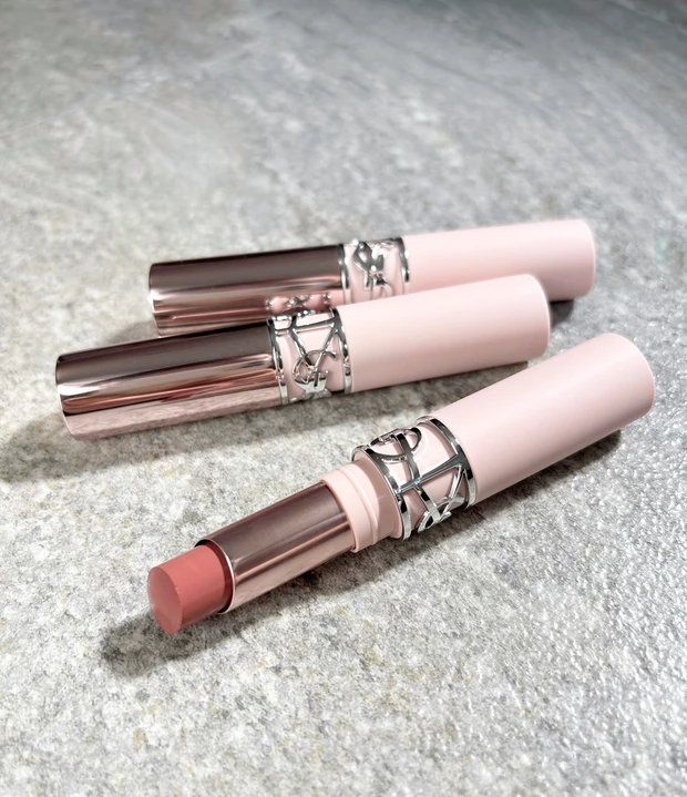 YSL ラブヌード リップスティック　イヴサンローラン　新作　新色　2026 ふわじゅわ　リップ　イエベ　ブルベ　スウォッチ　口コミ　レビュー　1 アンドレスド ピンク　2 サッシー ピーチ　　5 アップル シン