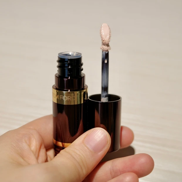 アイシャドウの持ちがよくなって、目元ケアもできる!TOM FORD アイシャドウベース。