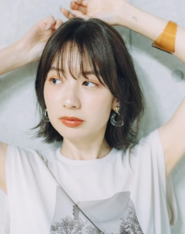 「くびれ×切りっぱなし」の若見えボブ・外ハネ