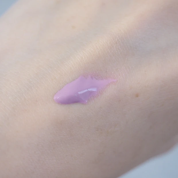 nuse リキッドケアチーク　06 ミューリーボウルの出したてのテクスチャー