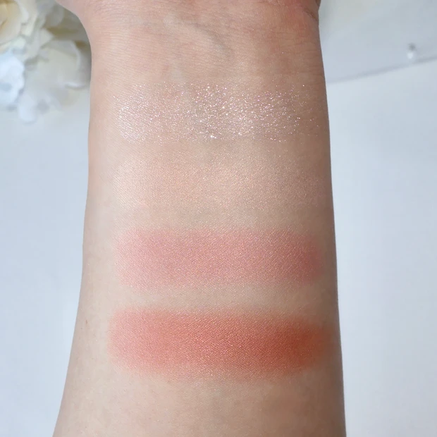 ルナソル アイシャドウ 新色 アイカラーレーションN 21 Peach Fusion ピーチフュージョン スウォッチ