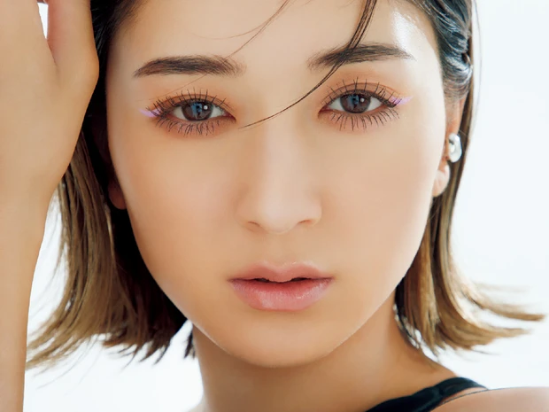 白みラベンダーで簡単にシャレ見え。Y2K感を盛る、NAYA流・盛れる夏メイク