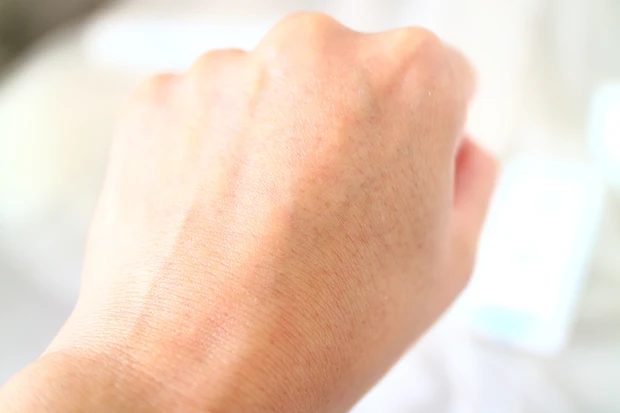 \皮膚科学研究から生まれたスキンケア/【iniks イニクス】敏感肌&乾燥肌のための低刺激処方のマスクにつきにくいファンデーション_5_3