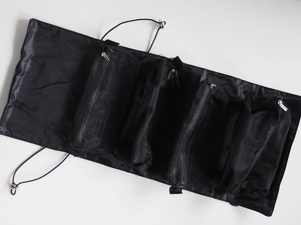 ロール式のポーチ