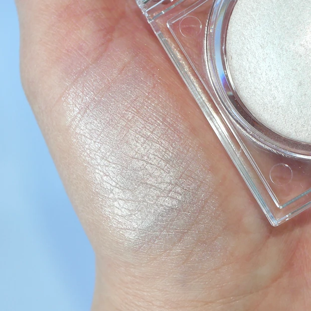 キャンメイク ムーングロウハイライター 01 ムーングロウホワイト