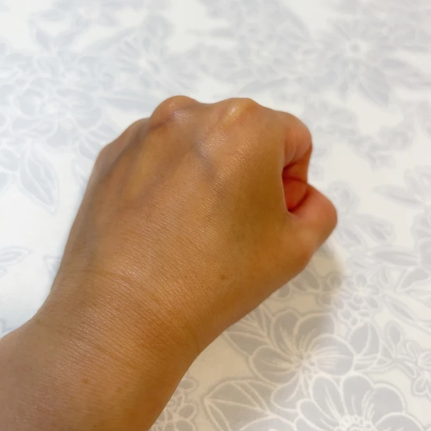 コスメデコルテのゼン ウェア フルイドのスウォッチ②