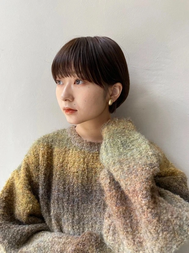 Un amiの髪型・ヘアスタイルまとめ_ショートヘア_【大人可愛いツヤショート】ワイドバング✕丸みシルエットが面長を補正!小顔見えショートボブ