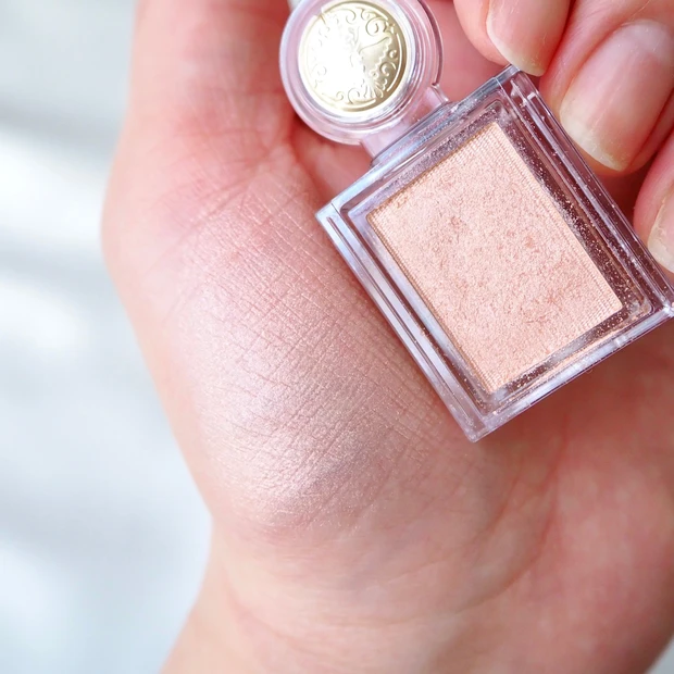 マジョリカマジョルカ(MAJOLICA MAJORCA)シャドーカスタマイズ BE203 綿菓子