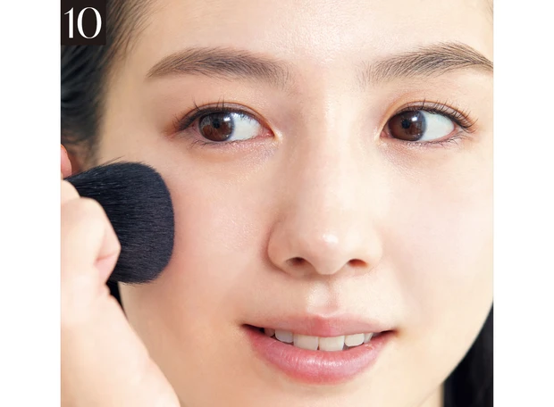 桜庭ななみさんのセルフメイクプロセス10