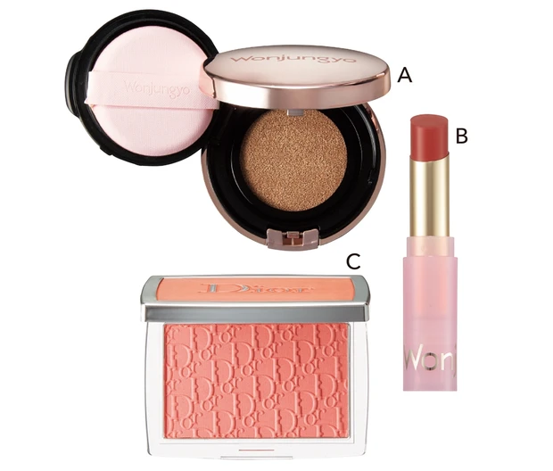 Aウォンジョンヨ フィッティングクッション グロウ 02 SPF50+・PA+++ ¥2420、B同 リップステッカー 02 ¥1430／Rainmakers　Cディオール バックステージ ロージー グロウ 004 ¥5390／パルファン・クリスチャン・ディオール 