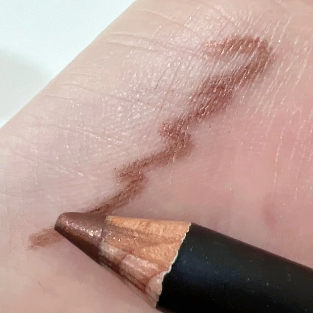 【春の赤ラメライナー】売り切れ続出。M•A•Cの赤ラメアイライナーが可愛すぎる！ペンシルアイライナーの引き方も伝授_2_2