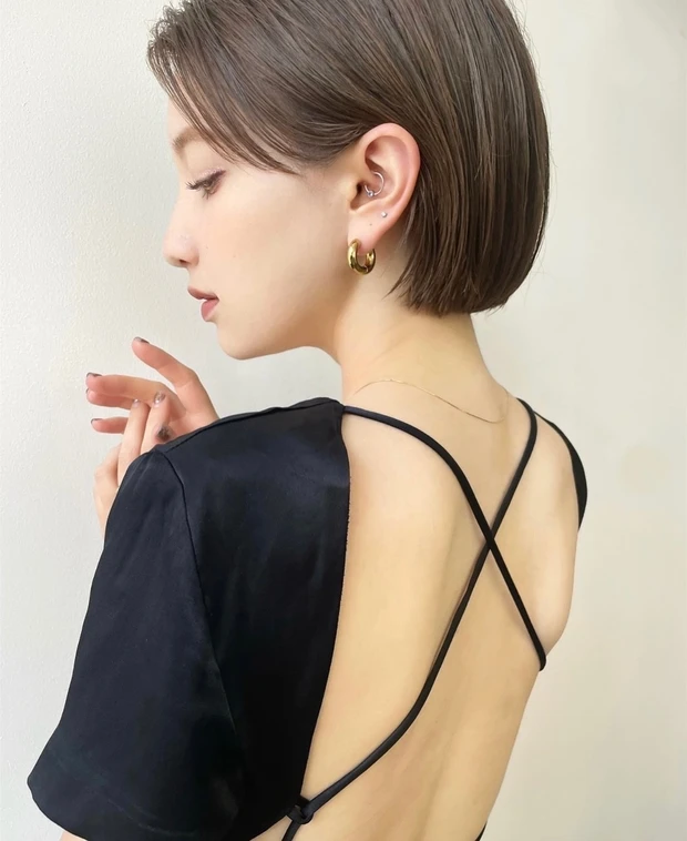 ショート ヘア 髪型 ヘアスタイル 暗髪 前髪なし
